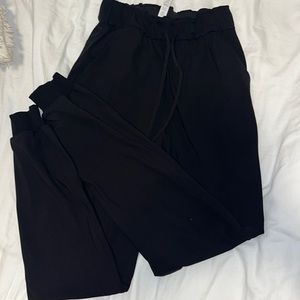 Lululemon jogger size 2